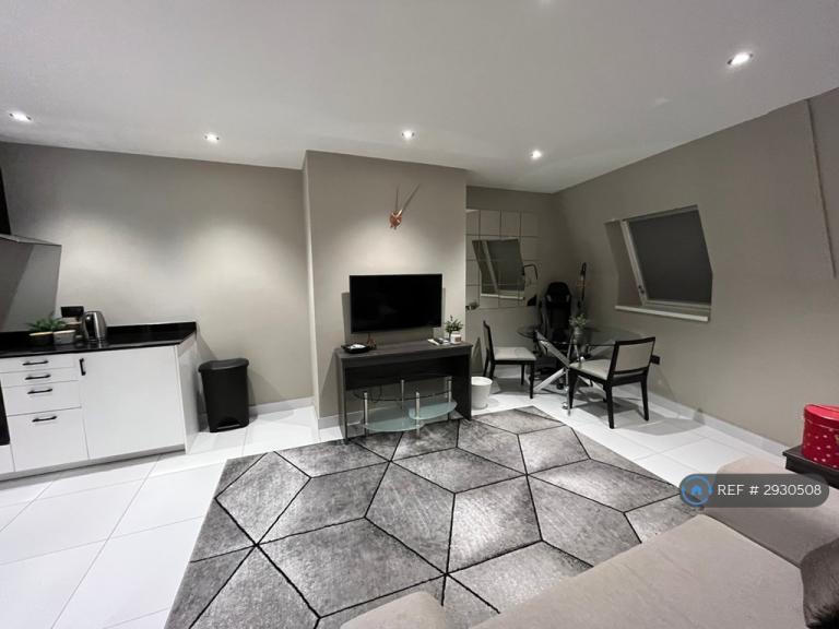 Studio flat in Park Square East, Leeds, LS1 (#2930508)