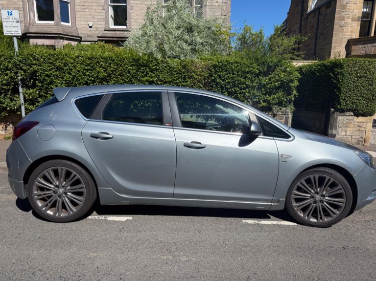 Vauxhall Astra SRI VX-line 2.0 CDTI automatic auto (unlike Ford Focus or Ford Fiesta) 