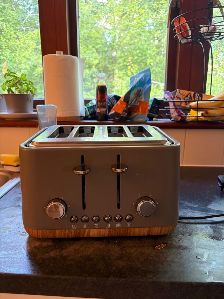 Toaster for 4 pieces