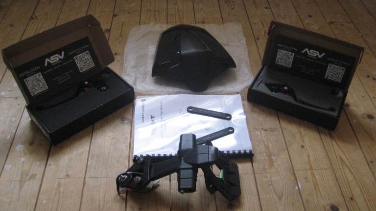 TRIUMPH DAYTONA 660 2024 ONWARDS. SEAT COWL.ASV LEVERS.EVOTECH TAIL TIDY.