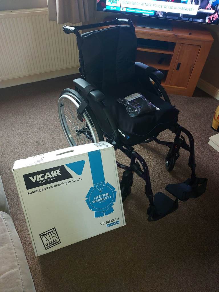 Brand new wheelchair cost over 1200 BARGAIN 250 ONOʻ