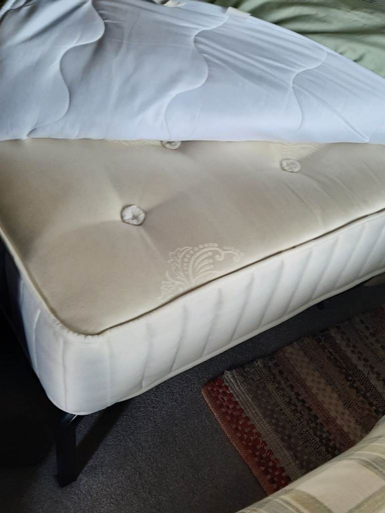 2 single beds
