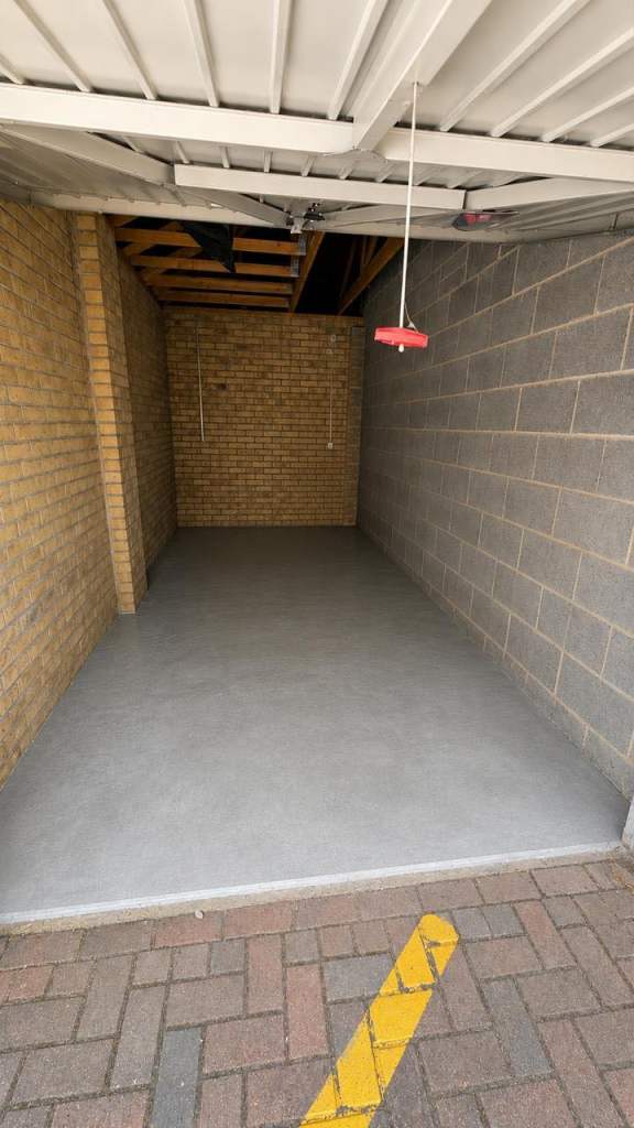 Garage / Storage to rent: Private Road NW4 (Peel Centre, Middlesex University)