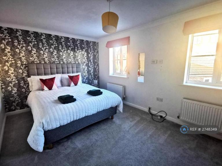 5 bedroom house in Truscott Avenue, Swindon, SN25 (5 bed) (#2748349)