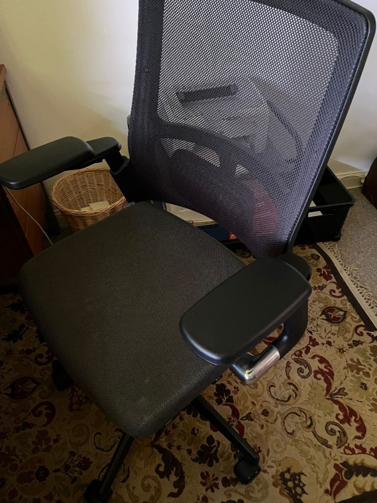 Top spec office chair, Ahrend2020 model.  M
