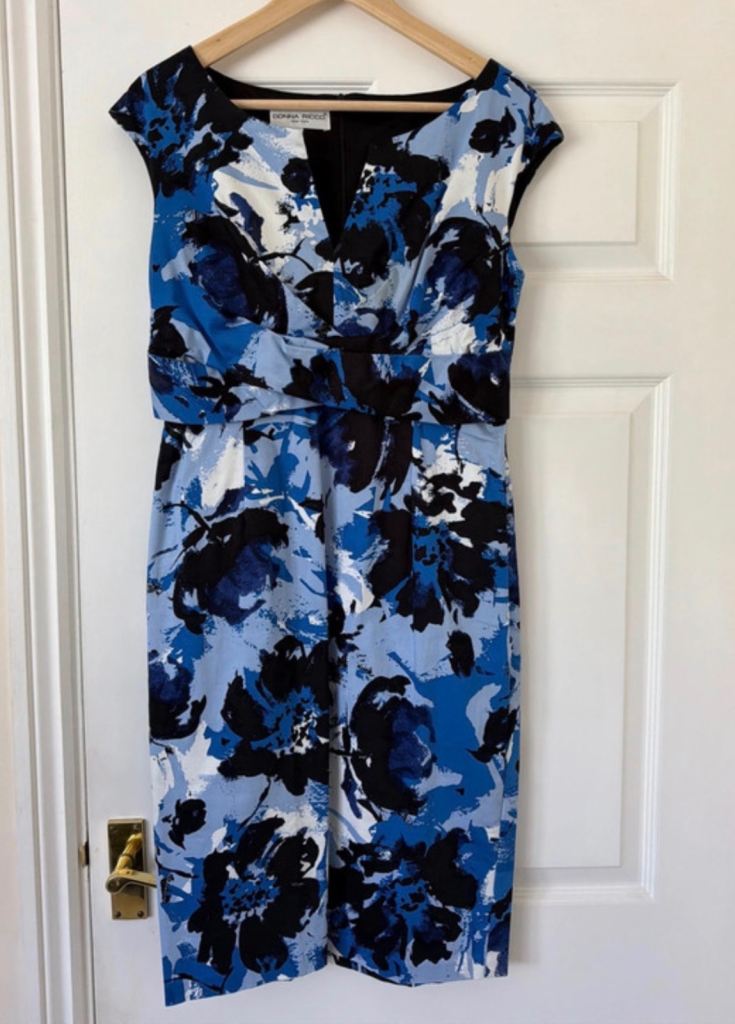 Donna Ricco smart straight blue, black, white flower pattern dress. Perfect wedding guest outfit