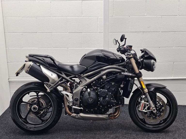 TRIUMPH SPEED TRIPLE S 1050 ABS ** All Keys and Books - 12 Months MOT **