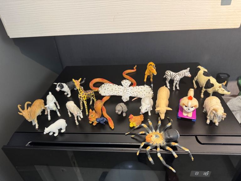 18 toy animal figures bundle – farm & wildlife mix