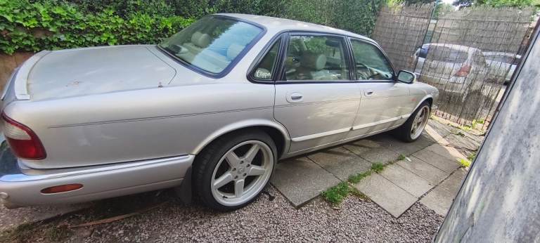 **Spares or repairs** jaguar xj8 sport 3.2
