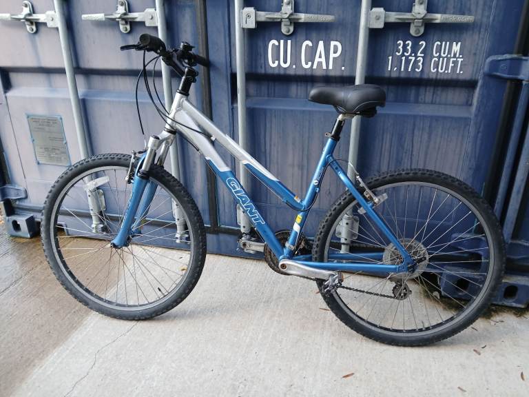 Giant Boulder womens mountain bike