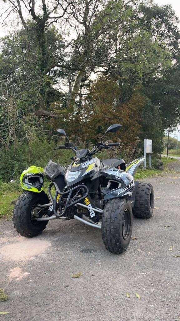 Aeon Cobra 400 road registered