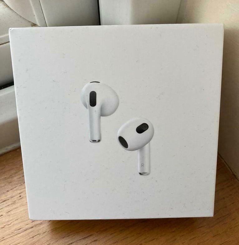 **SEALED** AIRPODS 3RD GEN + LIGHTNING CHARGING CASE BRAND NEW 3RD GENERATION APPLE WIRELESS BUDS