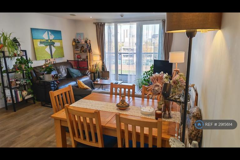 2 bedroom flat in Cordelia Street, Poplar, E14 (2 bed) (#2915614)