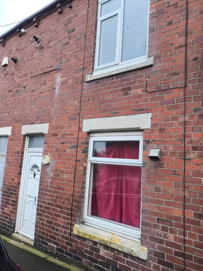 2 Bedroom Mid Terraced House