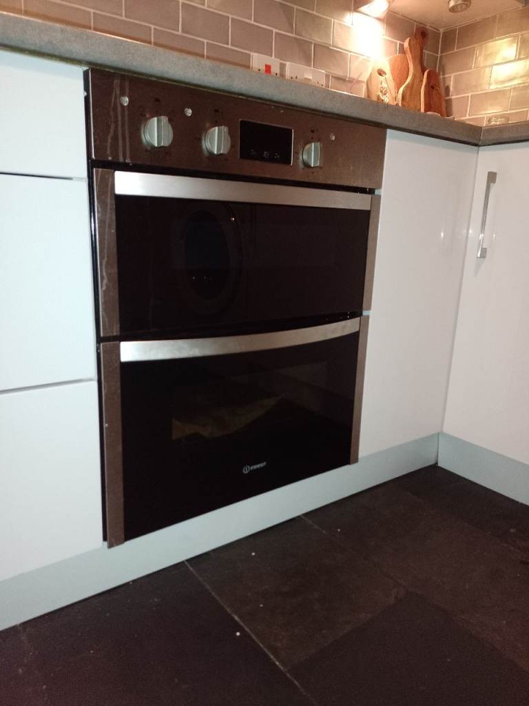 Indesit oven