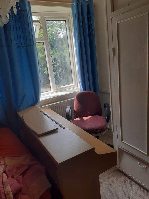  Flatshare Large Room zone 4 3mins walk to BR Station Malden Manor