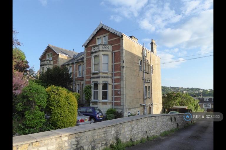 1 bedroom flat in Newbridge Hill, Bath, BA1 (1 bed) (#3032122)