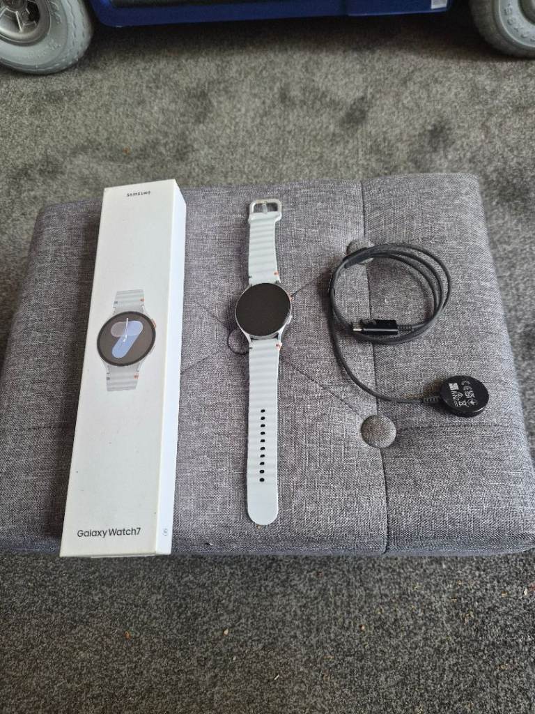 Samsung Galaxy Watch 7 44mm Bluetooth – Good Condition