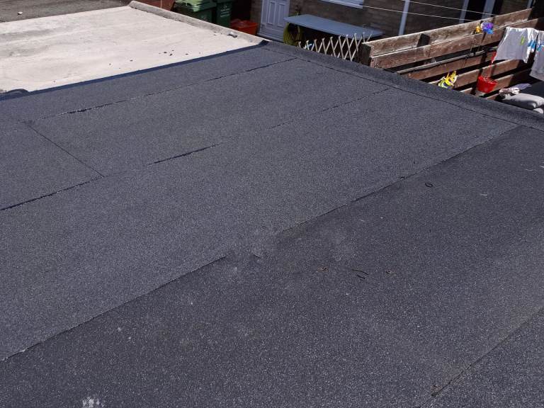 Reduced! SS14 ~ Lock up Garage ~ Rose Acre ~ Basildon ~ SS14 ~ Easy access ~ Newish roof & door ! 