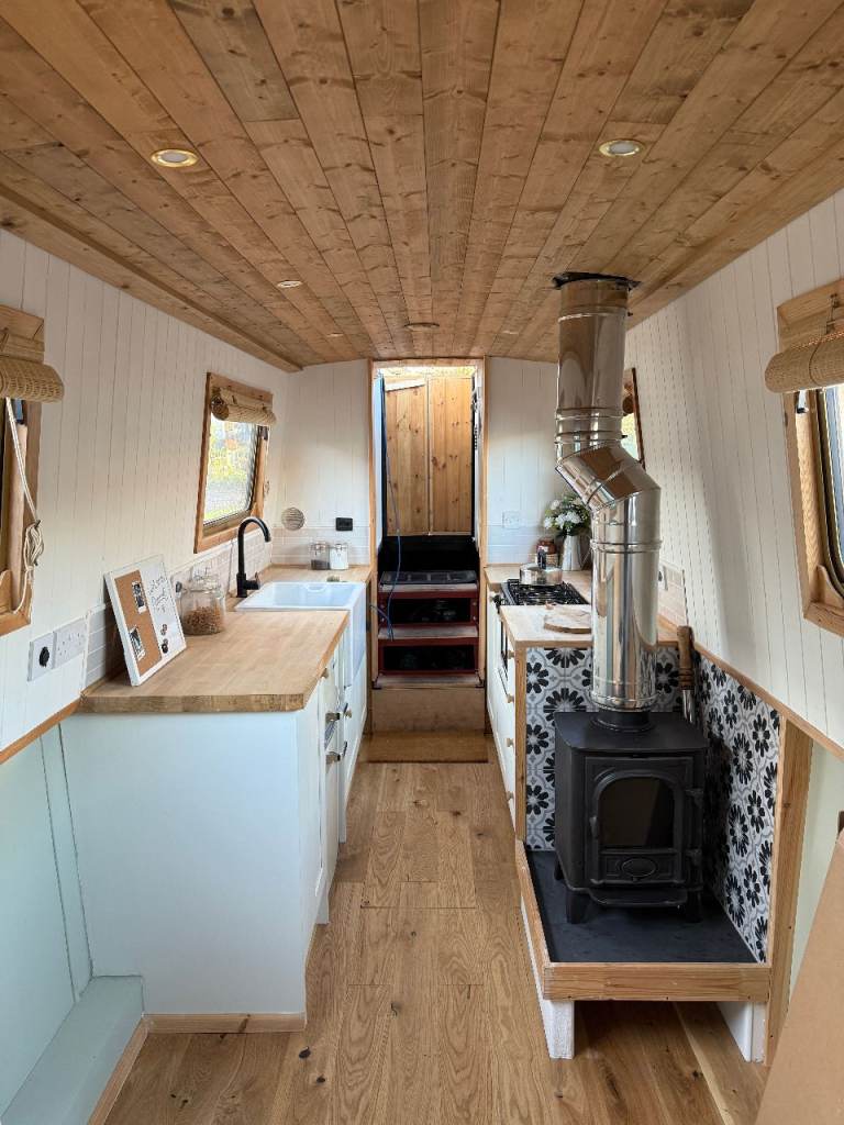 45ft Narrowboat – Fully Renovated – Modern Interior