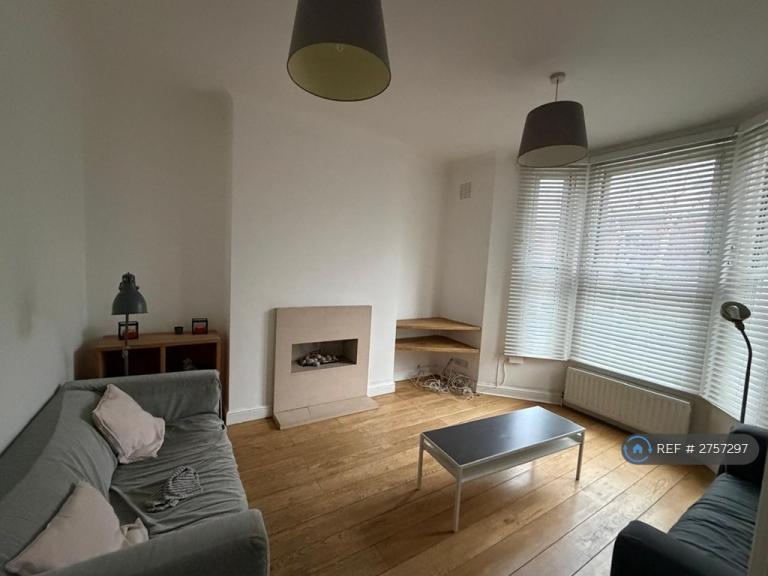4 bedroom flat in Ashmore Road, London, W9 (4 bed) (#2757297)