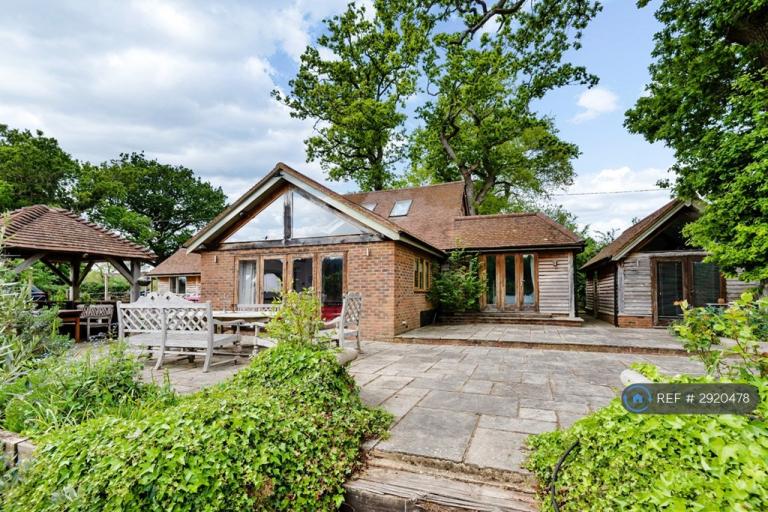 3 bedroom house in Prestwick Lane, Chiddingfold, Godalming, GU8 (3 bed) (#2920478)