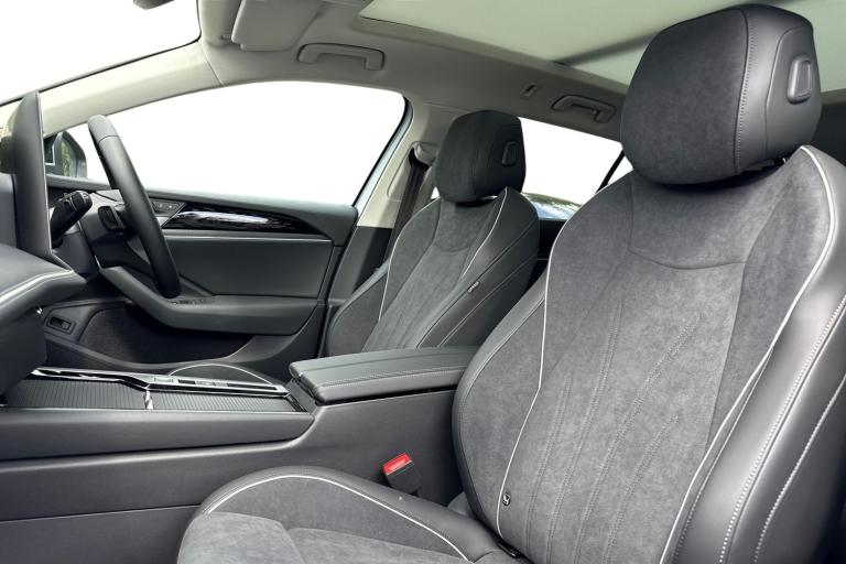 2025 Volkswagen Passat 1.5 eTSI MHEV Elegance DSG Euro 6 (s/s) 5dr Estate Automatic