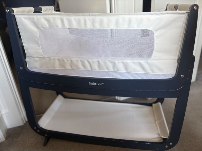 SnuzPod Bedside Crib in Navy Blue – As Good As New