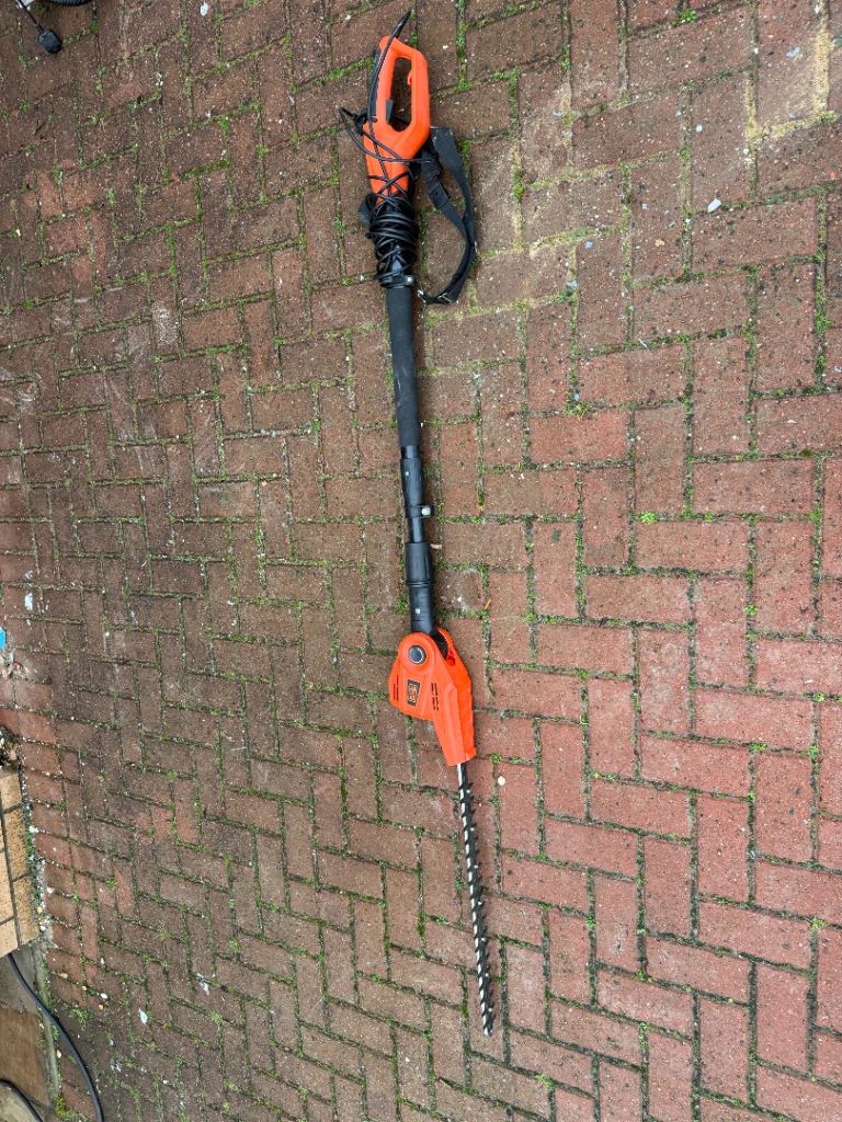 Black & Decker Electric Long Reach Hedge Trimmer