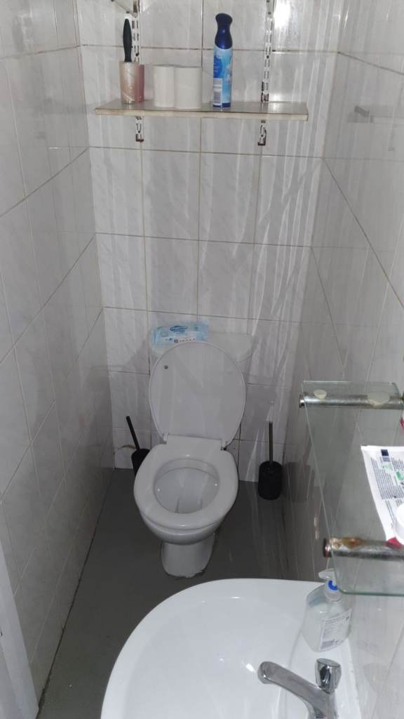 Stylish 1 Bedroom Ground Floor Flat with Private Garden, Cellar & Excellent Transport Links