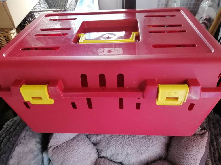 Pet carrier 
