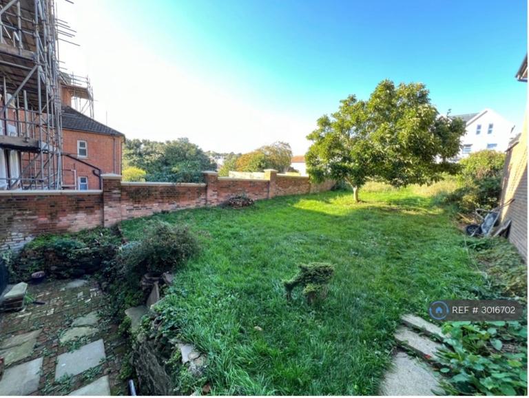 2 bedroom flat in Elvetham Mount, St. Leonards-On-Sea, TN37 (2 bed) (#3016702)