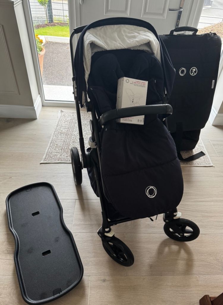 Bugaboo Fox classic Pram set with Footmuff and Bassinet Attachment – Good Condition
