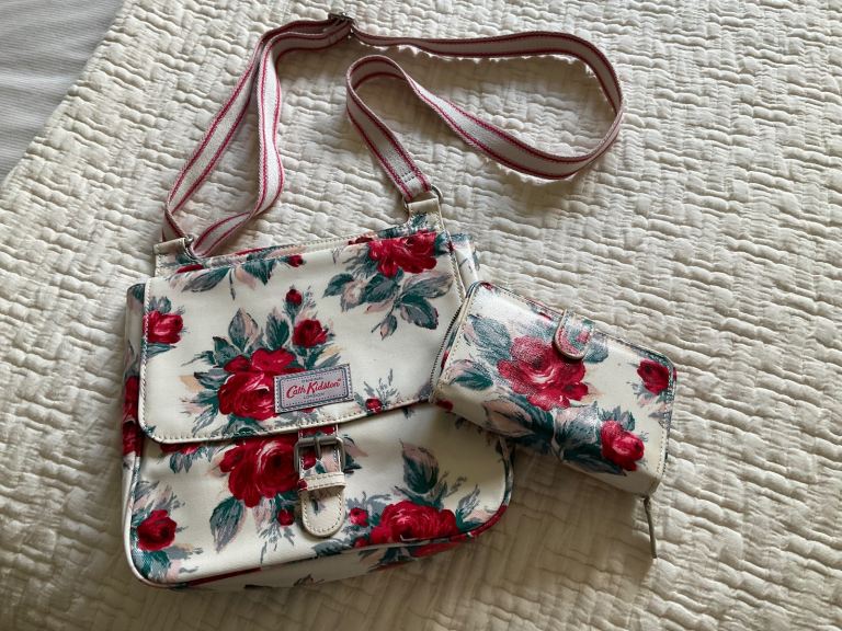 Cath Kidston cross body saddle bag with matching purse 