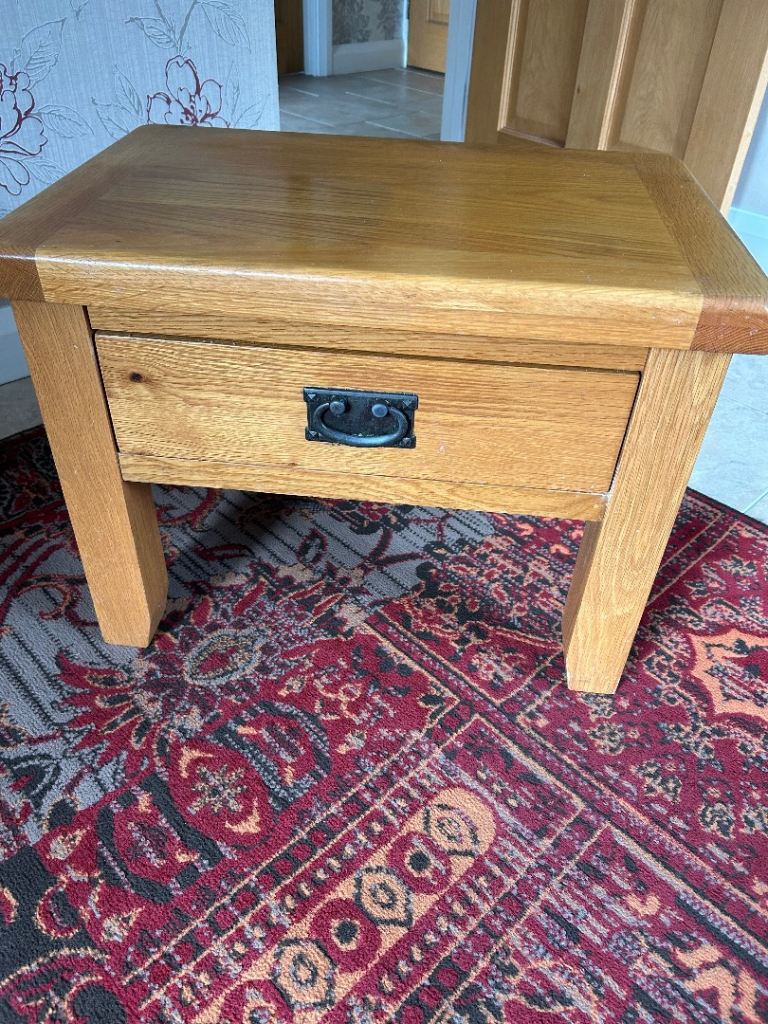 Solid Oak Bedside Table with Drawer – Good Condition