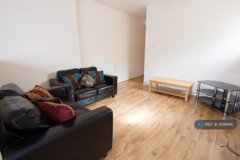 4 bedroom flat in Ordnance Road, Southampton, SO15 (4 bed) (#3018614)