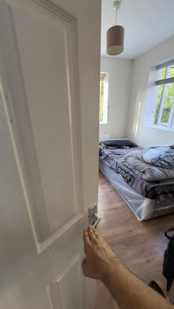 Sharing Room 