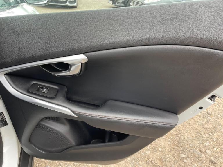 2014 Volvo V40 Cross Country 1.6 D2 Lux Powershift Euro 5 (s/s) 5dr Diesel