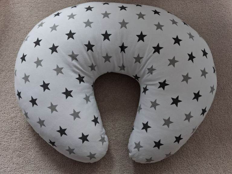 Baby/pregnancy support pillow with removable pillow case