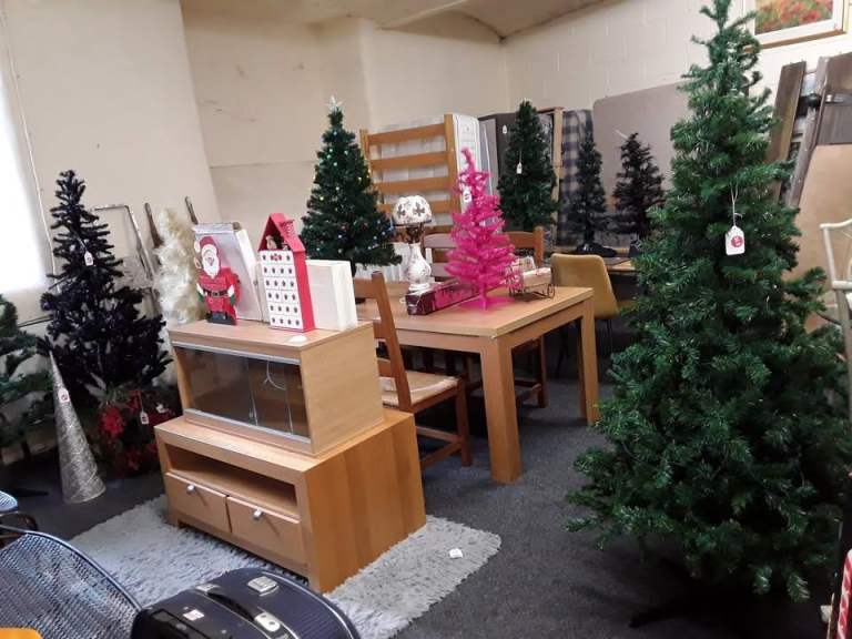 Fab vintage gold bushy 5ft Christmas tree Low Cost Moves 2nd Hand Furniture STALYBRIDGE SK15 3DN