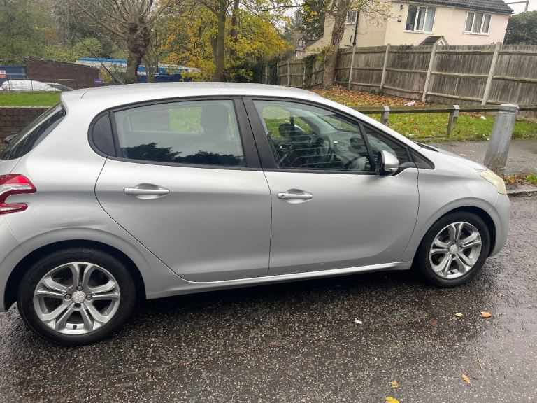 Peugeot, 208, Hatchback, 2012, Manual, 1199 (cc), 5 doors