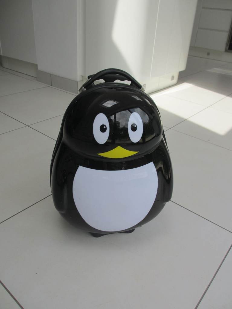 CUTIES AND PALS "PERCY THE PENGUIN" HARD SHELL CHILDREN'S WHEELIE LUGGAGE