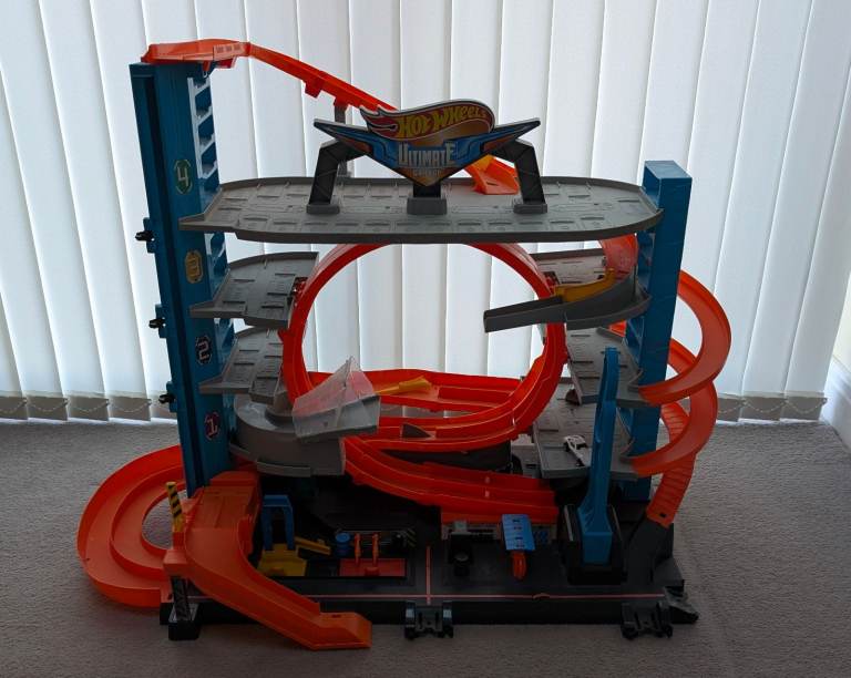 Hot wheels ultimate garage