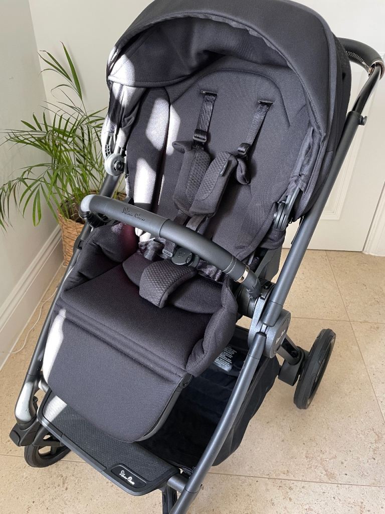 Excellent Used Silver Cross Reef 2 with First Bed Folding Carrycot 