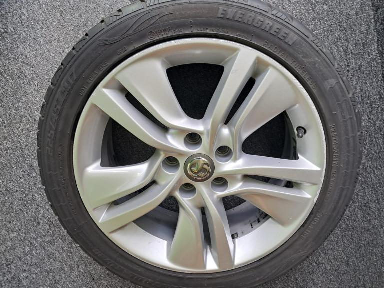 Vauxhall Zafira 2015 New tyre