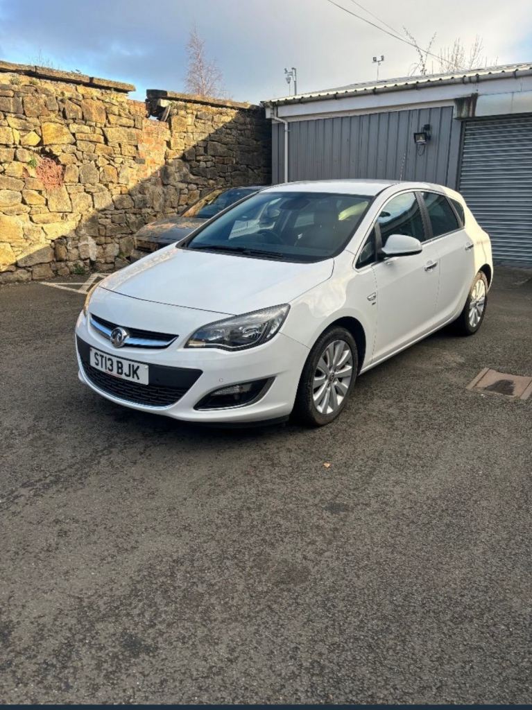 Vauxhall, ASTRA, Hatchback, 2013, Manual, 1956 (cc), 5 doors