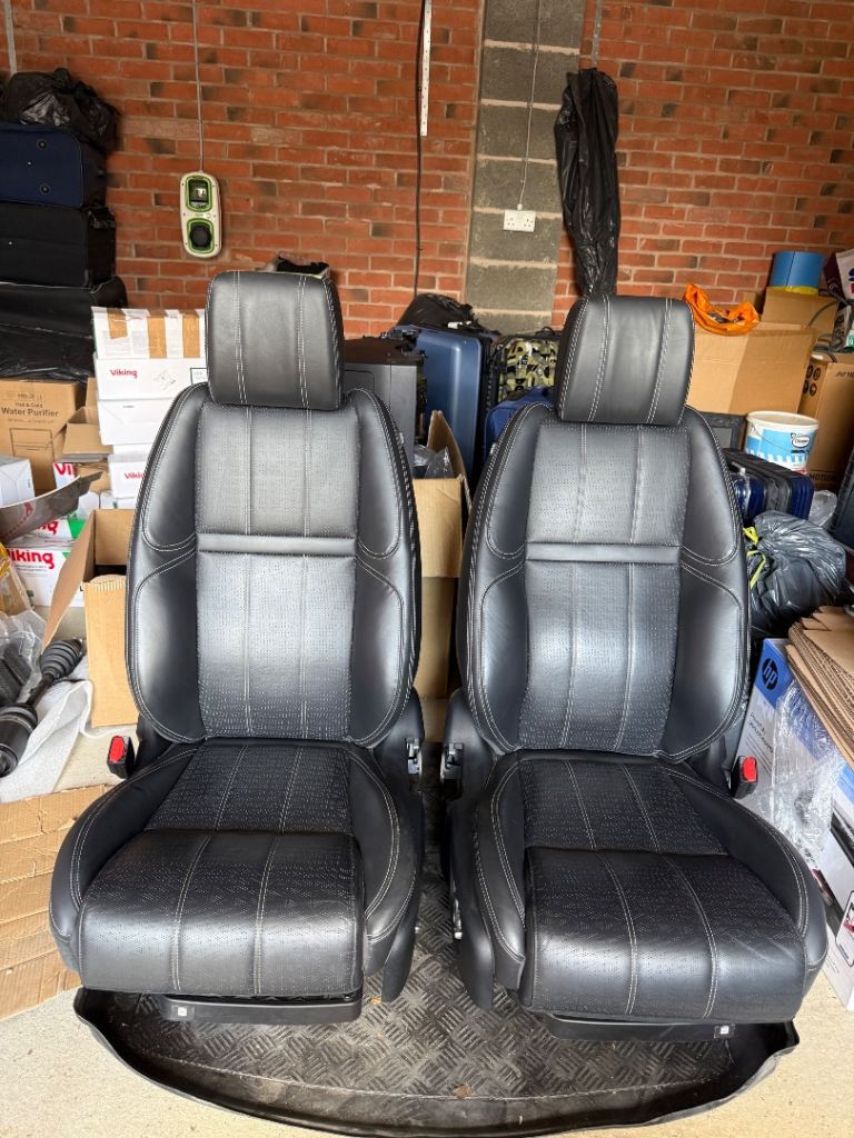 RANGE ROVER VELAR FRONT Driver & Passenger Seats L560 (REG - 2020)
