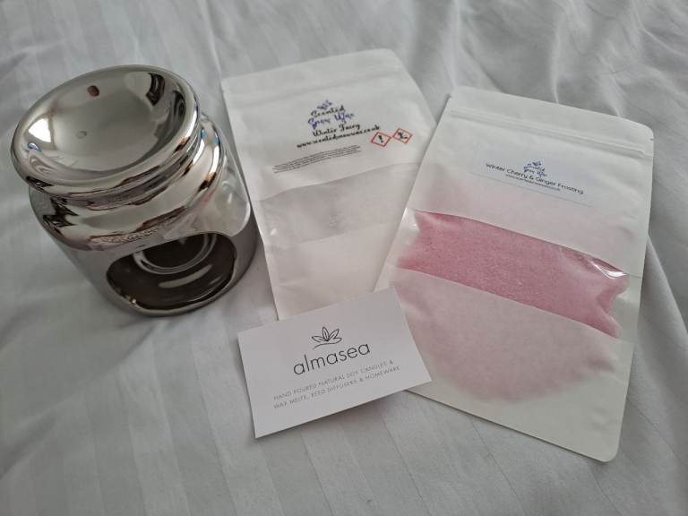 NEW Silver Ceramic Wax Melt Burner with Star Cut-out and 2 scented frostings