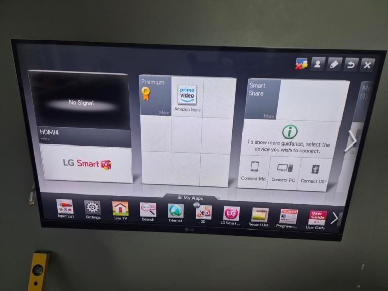 LG 42” TV – Fully Working – Remote & Wall Mount 