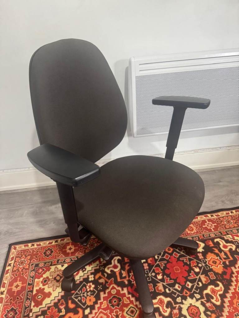 Fully Adjustable Office Chair – Great Condition